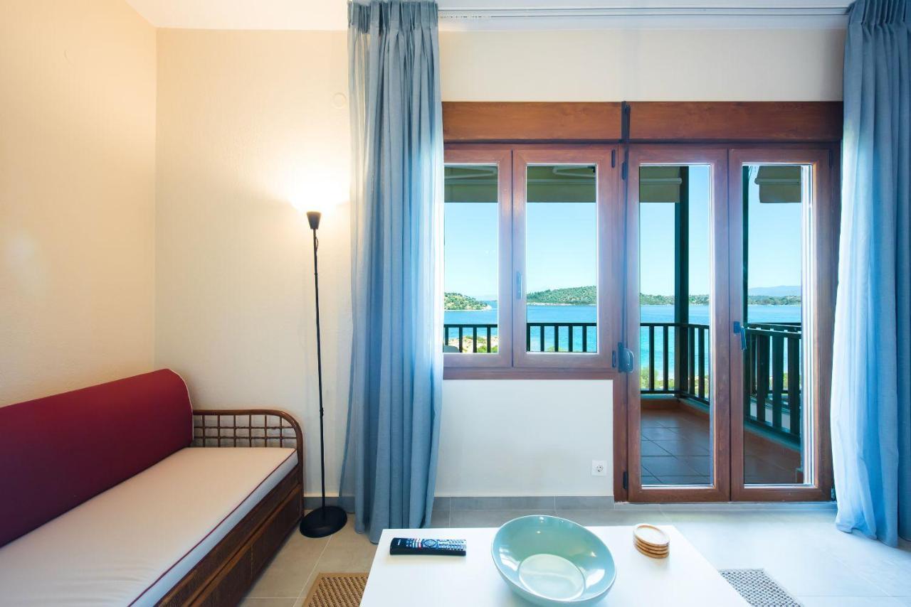 Nereus & Oceanus Beachfront Apartments, Lagonisi Beach #Feelslikehome Ormos Panagias Bagian luar foto