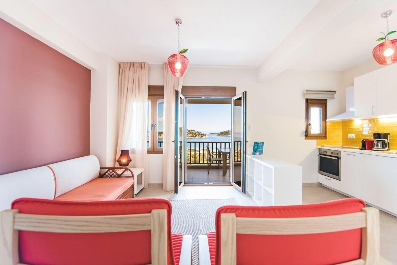 Nereus & Oceanus Beachfront Apartments, Lagonisi Beach #Feelslikehome Ormos Panagias Bagian luar foto