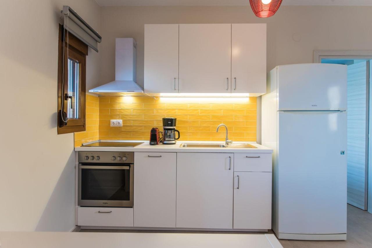 Nereus & Oceanus Beachfront Apartments, Lagonisi Beach #Feelslikehome Ormos Panagias Bagian luar foto