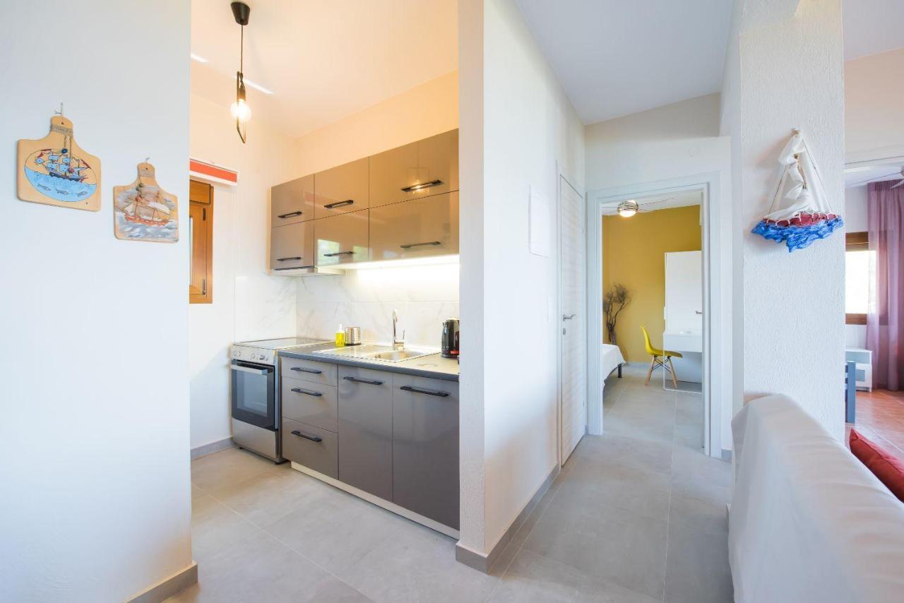 Nereus & Oceanus Beachfront Apartments, Lagonisi Beach #Feelslikehome Ormos Panagias Bagian luar foto