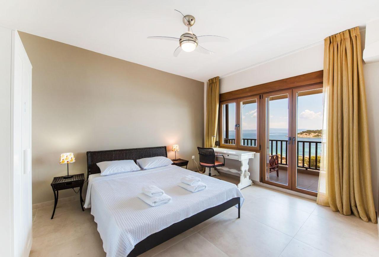 Nereus & Oceanus Beachfront Apartments, Lagonisi Beach #Feelslikehome Ormos Panagias Bagian luar foto