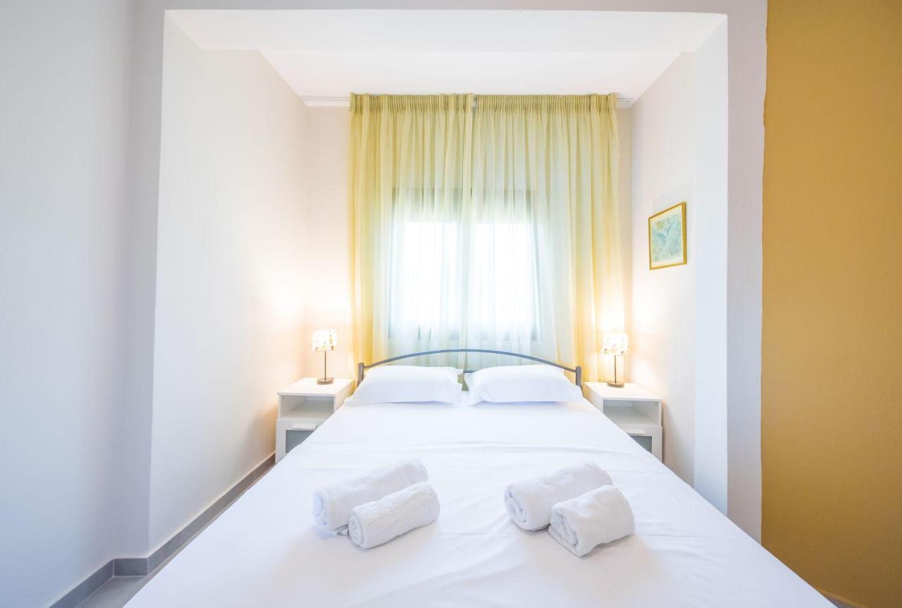 Nereus & Oceanus Beachfront Apartments, Lagonisi Beach #Feelslikehome Ormos Panagias Bagian luar foto