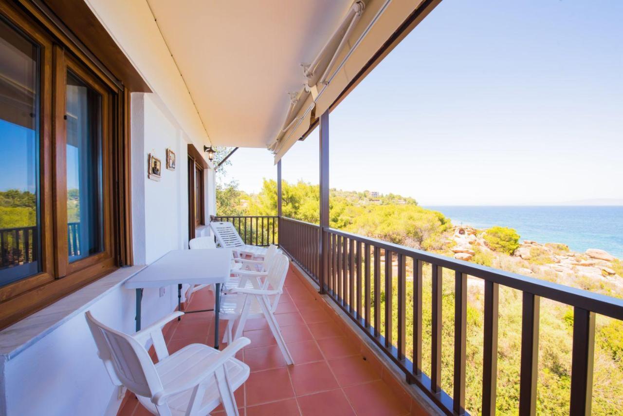 Nereus & Oceanus Beachfront Apartments, Lagonisi Beach #Feelslikehome Ormos Panagias Bagian luar foto