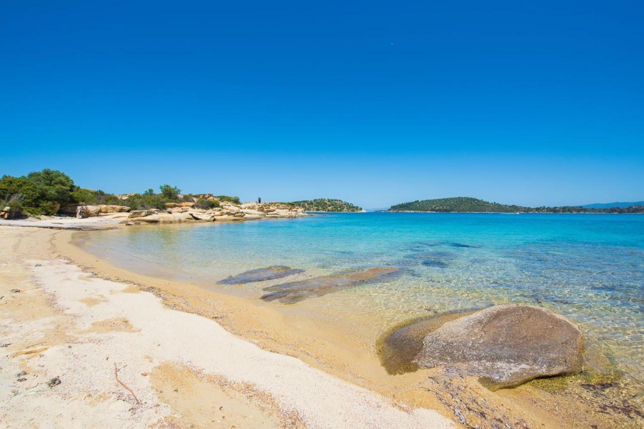 Nereus & Oceanus Beachfront Apartments, Lagonisi Beach #Feelslikehome Ormos Panagias Bagian luar foto