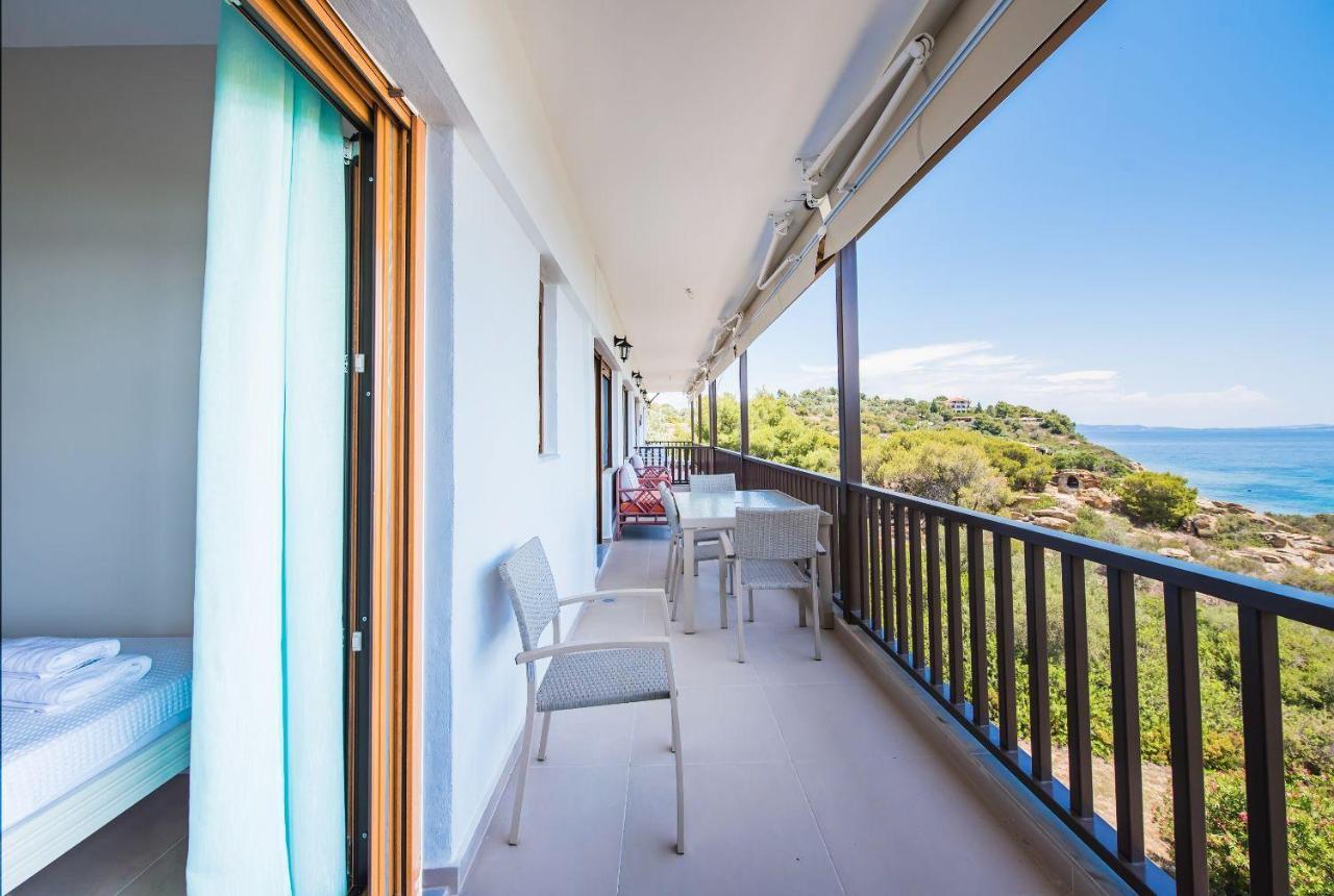 Nereus & Oceanus Beachfront Apartments, Lagonisi Beach #Feelslikehome Ormos Panagias Bagian luar foto