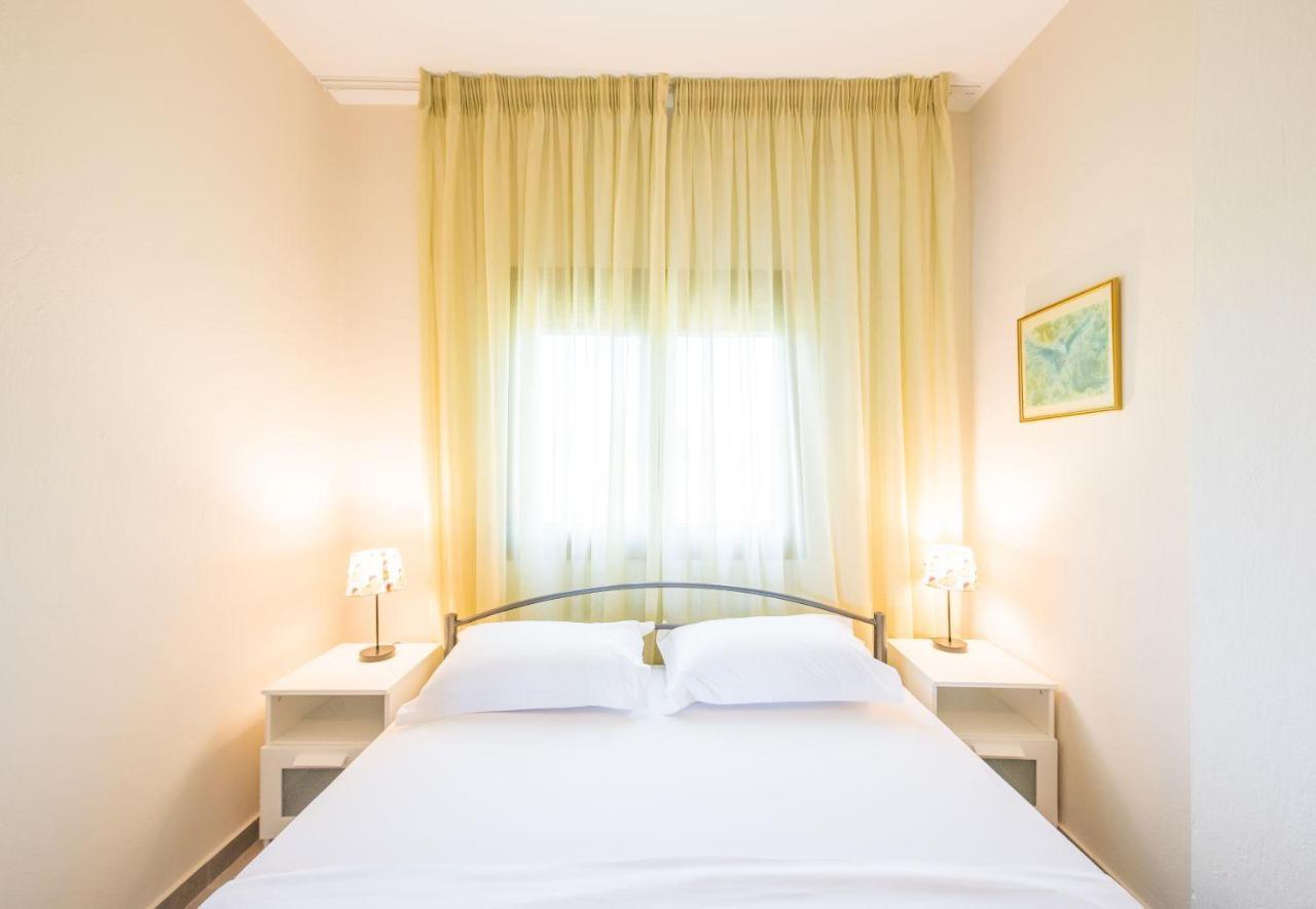 Nereus & Oceanus Beachfront Apartments, Lagonisi Beach #Feelslikehome Ormos Panagias Bagian luar foto