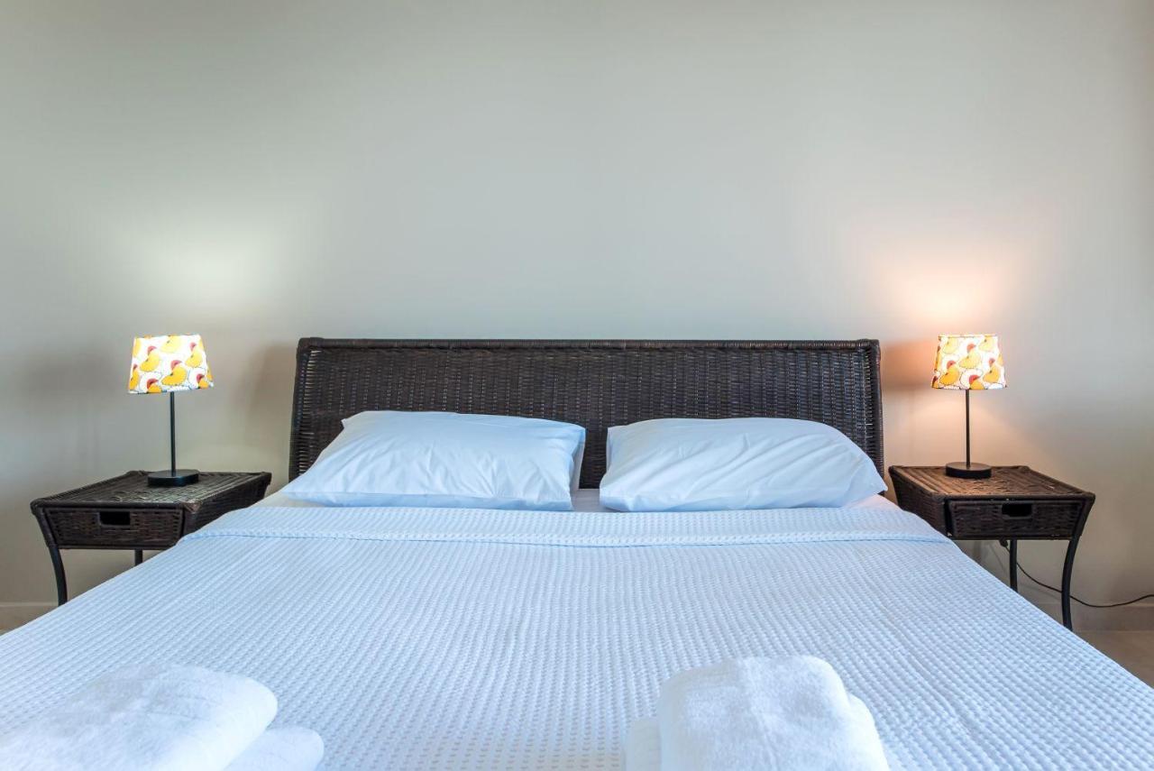Nereus & Oceanus Beachfront Apartments, Lagonisi Beach #Feelslikehome Ormos Panagias Bagian luar foto