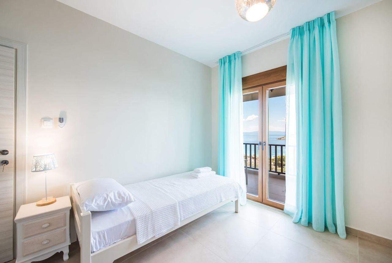 Nereus & Oceanus Beachfront Apartments, Lagonisi Beach #Feelslikehome Ormos Panagias Bagian luar foto